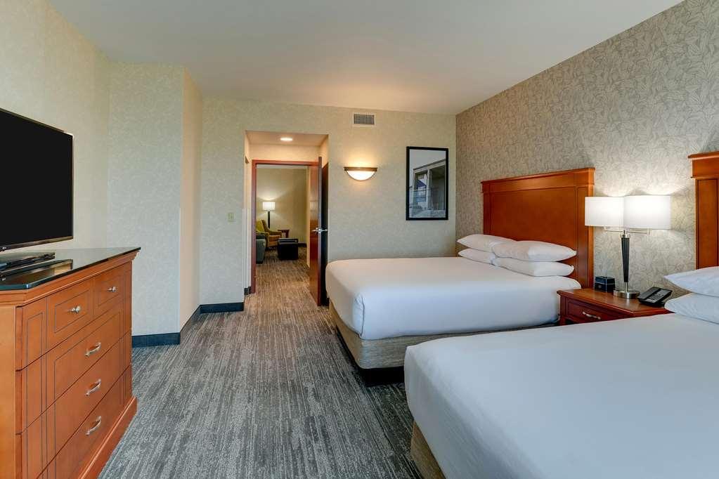 Drury Inn & Suites Independence Kansas City Блюу-Спрінґс Номер фото
